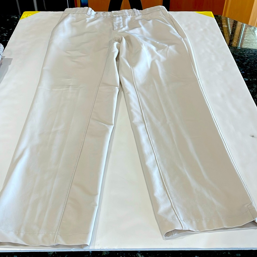 Nike, brand new 32x30. Size M  men’s pants dri-pant